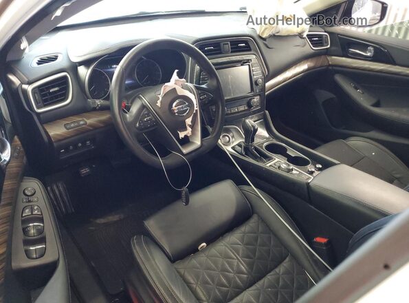 1N4AA6AP8JC370280 2018 NISSAN MAXIMA PLATINUM Белый Вид панели приборов
