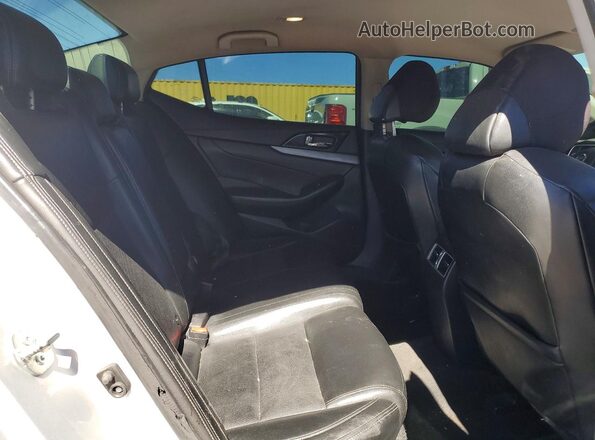 1N4AA6APXJC362133 2018 NISSAN MAXIMA Silver Widok tylnych siedzeń