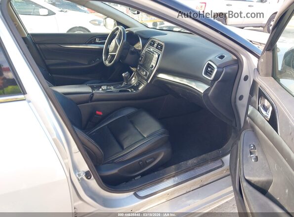 1N4AA6CV1PC513008 2023 NISSAN MAXIMA Серый Вид салона спереди
