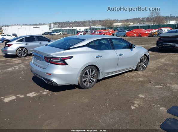 1N4AA6CV6PC505602 2023 NISSAN MAXIMA Серебряный Задняя правая четверть