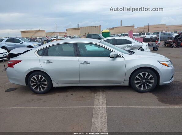 1N4AL3AP3JC122673 2018 NISSAN ALTIMA Silver Vista interior trasera