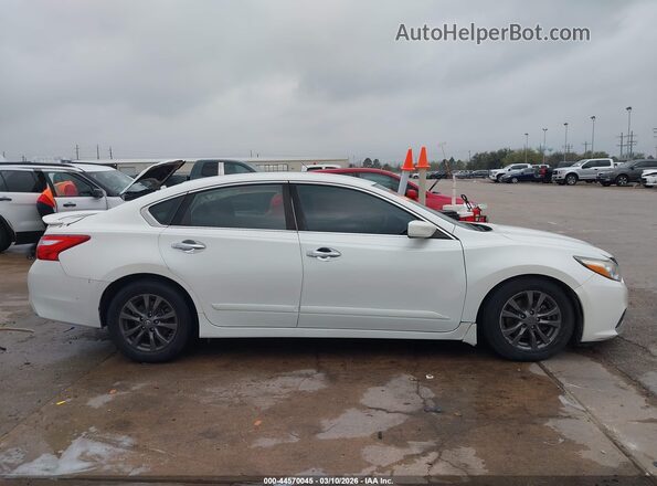 1N4AL3AP8HN330711 2017 NISSAN ALTIMA White Widok wnętrza z tyłu