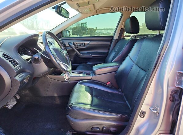 1N4AL3AP9GC258475 2016 NISSAN ALTIMA Silver Front interior view