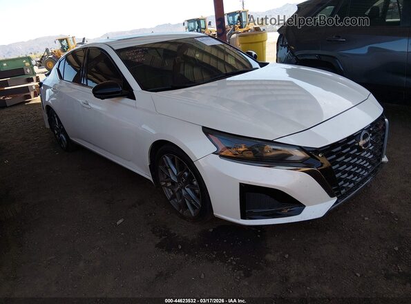 1N4AL4CV2PN327805 2023 NISSAN ALTIMA White Przód prawy