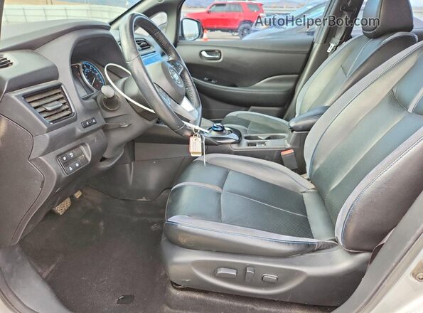 1N4AZ1CP6JC312239 2018 NISSAN LEAF Silver Вид салону спереду