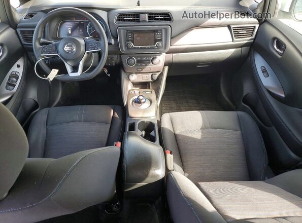 1N4AZ1CP7JC314596 2018 NISSAN LEAF Белый Вид панели приборов