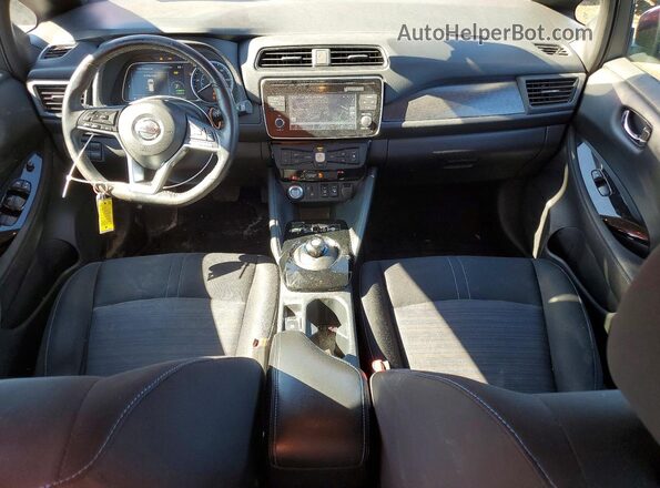 1N4AZ1CP7KC314518 2019 NISSAN LEAF Red Widok deski rozdzielczej