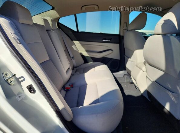 1N4BL4BVXLC200666 2020 NISSAN ALTIMA White Widok tylnych siedzeń