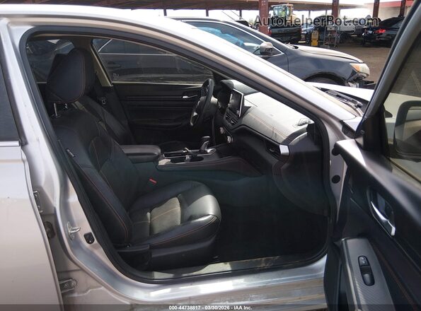 1N4BL4CV8LC132222 2020 NISSAN ALTIMA Серебряный Вид салона спереди