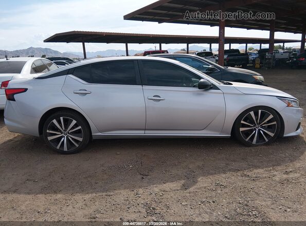 1N4BL4CV8LC132222 2020 NISSAN ALTIMA Серебряный Вид задней части салона