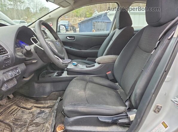 1N4BZ0CP1HC303568 2017 NISSAN LEAF Серебряный Вид салона спереди