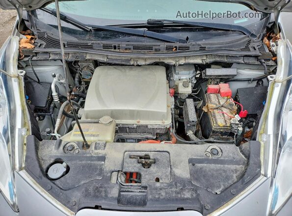 1N4BZ0CP1HC303568 2017 NISSAN LEAF Серебряный Вид задней части салона
