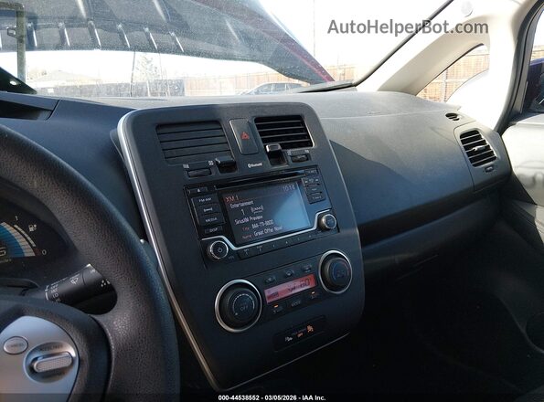 1N4BZ0CP4HC300373 2017 NISSAN LEAF Red Սալոնի 360 աստիճան տեսք