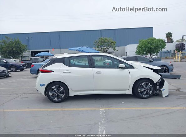 1N4BZ1CV4MC556432 2021 NISSAN LEAF Белый Вид задней части салона