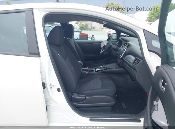 1N4BZ1CV4MC556432 2021 NISSAN LEAF Белый Вид салона спереди