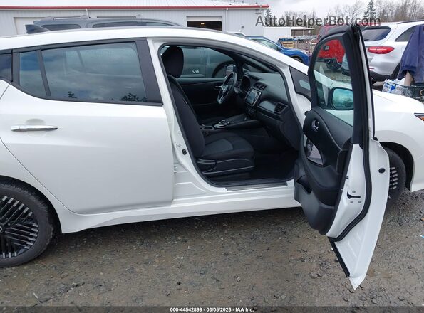1N4CZ1CV1RC551815 2024 NISSAN LEAF Белый Вид салона спереди
