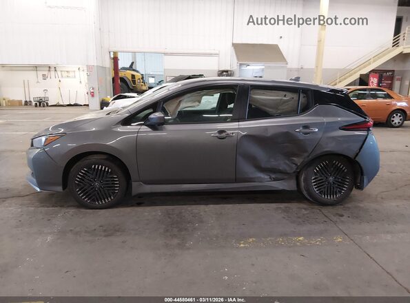 1N4CZ1CV1SC559225 2025 NISSAN LEAF Gray Vista interior trasera