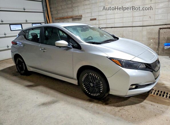 1N4CZ1CV5RC554166 2024 NISSAN LEAF Серебряный Передняя правая четверть