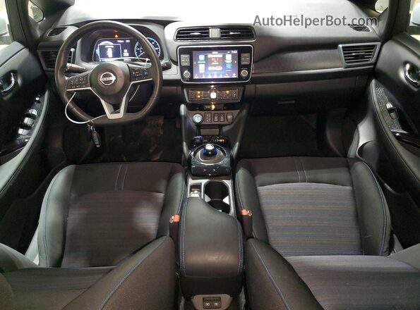 1N4CZ1CV5RC554166 2024 NISSAN LEAF Серебряный Вид панели приборов