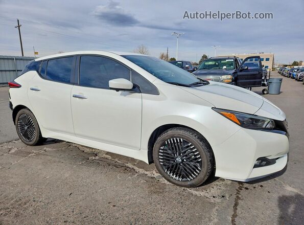 1N4CZ1CVXRC554826 2024 NISSAN LEAF Белый Передняя правая четверть