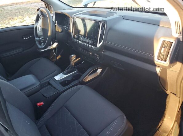 1N6ED1CLXSN623747 2025 NISSAN FRONTIER Gray Widok deski rozdzielczej