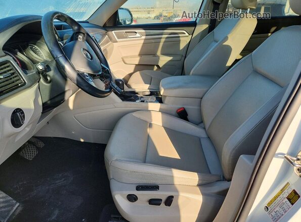 1V2ER2CA7JC567042 2018 VOLKSWAGEN ATLAS Белый Вид салона спереди
