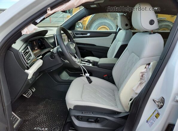 1V2FC2CA6TC204837 2026 VOLKSWAGEN ATLAS Белый Вид салона спереди