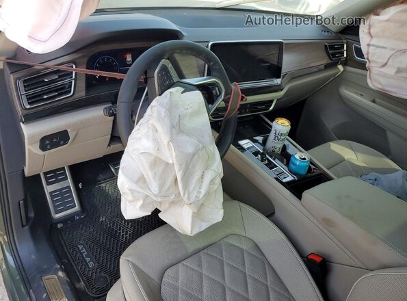 1V2FN2CA0TC520633 2026 VOLKSWAGEN ATLAS Зеленый Вид панели приборов