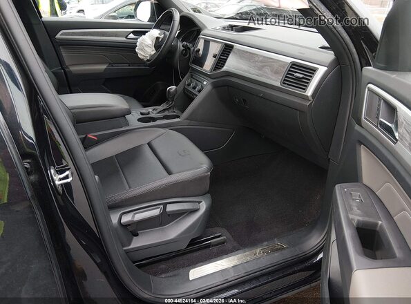 1V2KC2CA5MC220415 2021 VOLKSWAGEN ATLAS Black Widok wnętrza z przodu