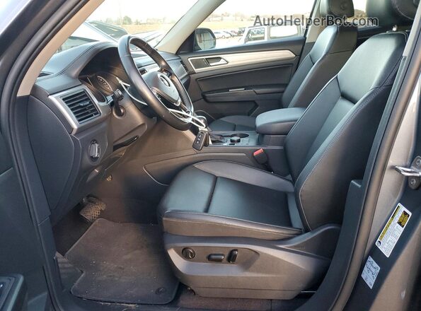 1V2LR2CA2KC513608 2019 VOLKSWAGEN ATLAS Серебряный Вид салона спереди