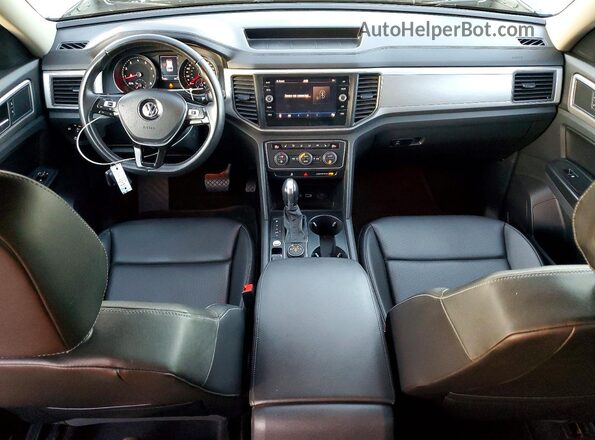 1V2LR2CA2KC513608 2019 VOLKSWAGEN ATLAS Серебряный Вид панели приборов