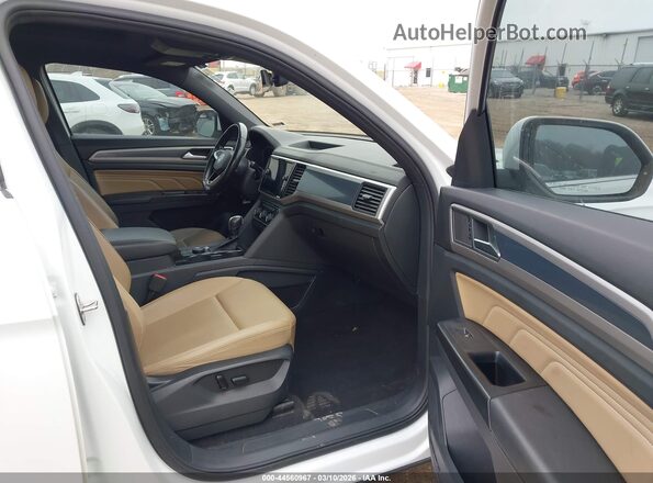 1V2MC2CA7LC205440 2020 VOLKSWAGEN ATLAS White Widok wnętrza z przodu