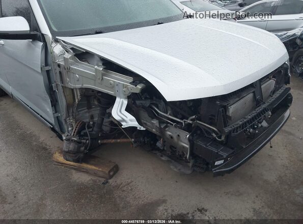 1V2MR2CAXJC506313 2018 VOLKSWAGEN ATLAS Silver Widok z przodu