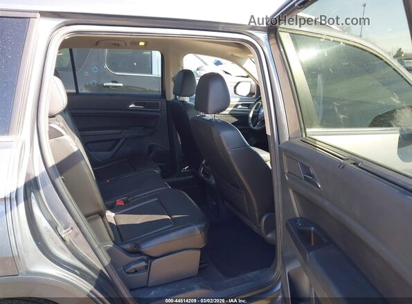 1V2MR2CAXJC526366 2018 VOLKSWAGEN ATLAS Gray Widok naklejki z numerem VIN