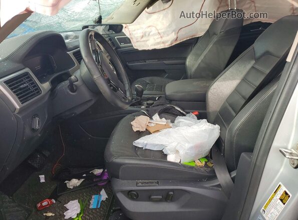 1V2NR2CA3KC596202 2019 VOLKSWAGEN ATLAS Серебряный Вид салона спереди