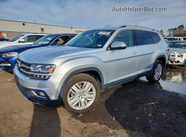 1V2NR2CA8JC503687 2018 VOLKSWAGEN ATLAS Silver Vista tres cuartos delantera izquierda