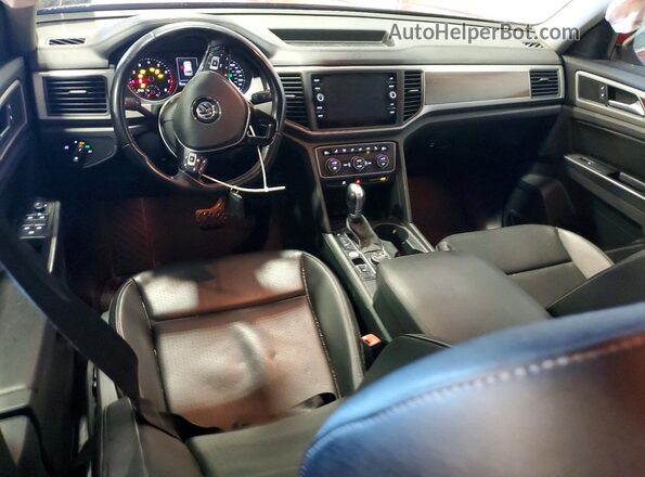 1V2UR2CA6KC504334 2019 VOLKSWAGEN ATLAS Красный Вид панели приборов