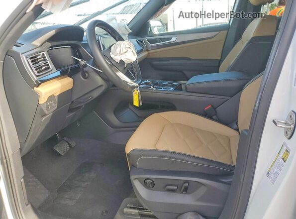 1V2WC2CA7TC209772 2026 VOLKSWAGEN ATLAS White Widok wnętrza z przodu
