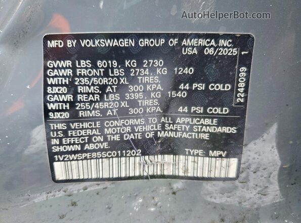 1V2WSPE85SC011202 2025 VOLKSWAGEN ID.4 Серый Вид наклейки с VIN-кодом