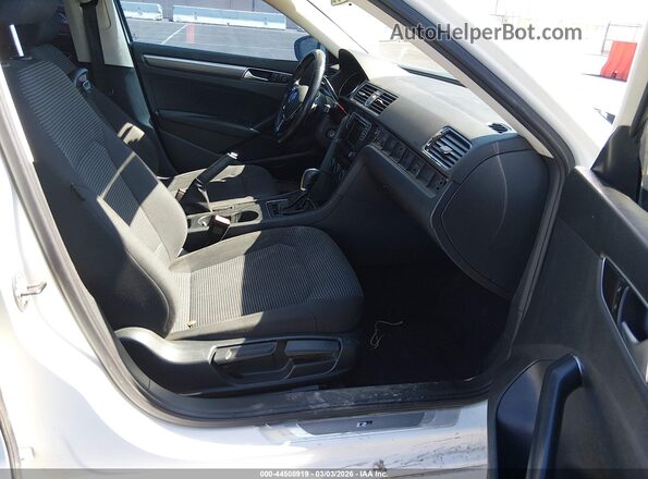 1VWAS7A36GC056451 2016 VOLKSWAGEN PASSAT White Widok wnętrza z przodu