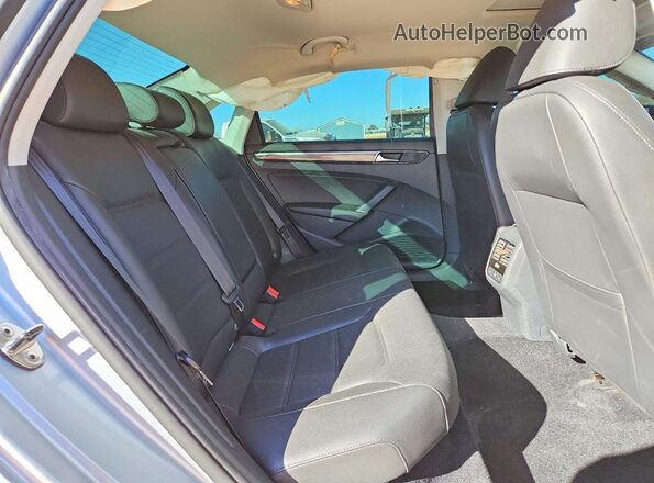 1VWBA7A30JC008331 2018 VOLKSWAGEN PASSAT Silver უკანა სავარძლების ხედი