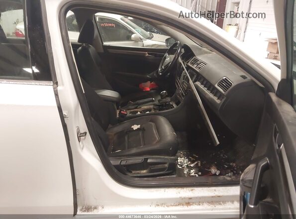 1VWBA7A3XJC003251 2018 VOLKSWAGEN PASSAT White Widok wnętrza z przodu
