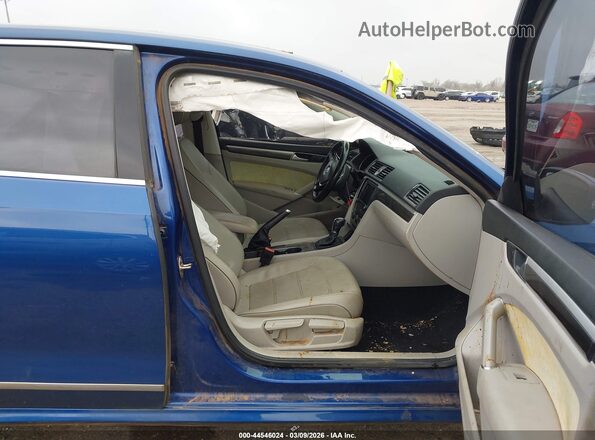 1VWBS7A31GC023345 2016 VOLKSWAGEN PASSAT Синий Вид салона спереди