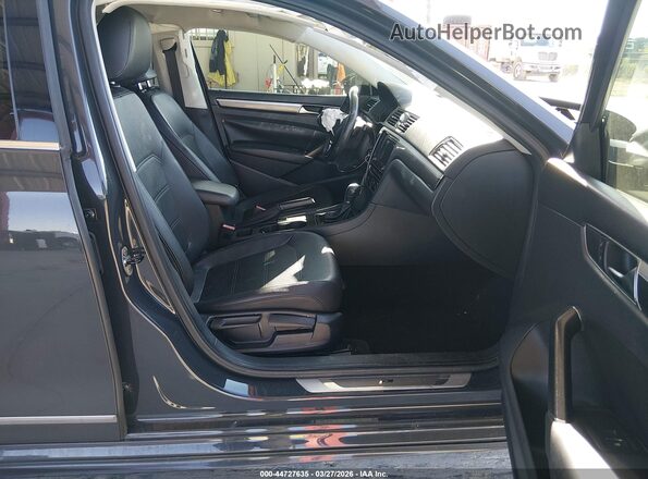 1VWDT7A37HC013863 2017 VOLKSWAGEN PASSAT Gray Widok wnętrza z przodu