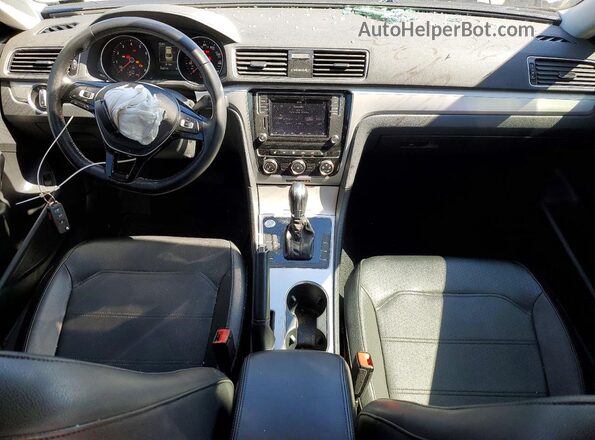 1VWLA7A32KC010457 2019 VOLKSWAGEN PASSAT Серый Вид панели приборов