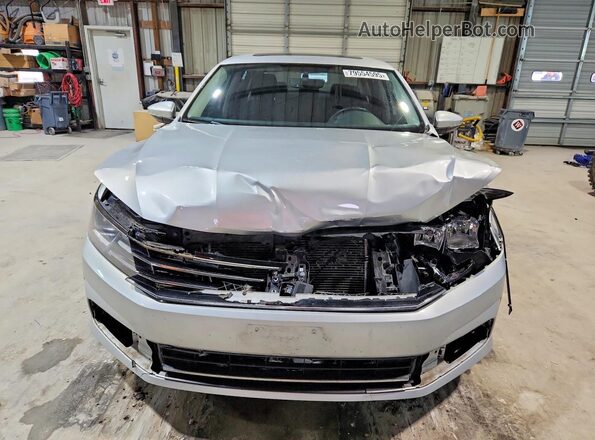 1VWLA7A35KC010582 2019 VOLKSWAGEN PASSAT Серебряный Вид спереди