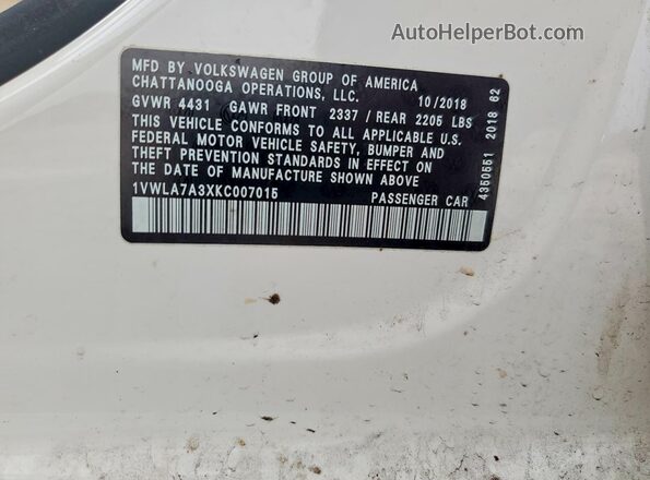 1VWLA7A3XKC007015 2019 VOLKSWAGEN PASSAT White Widok komory silnika