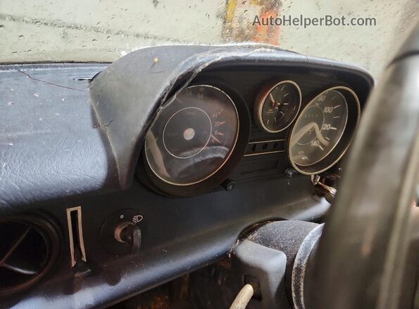 114015100304449 1971 MERCEDES-BENZ 230 Brown Widok tylnych siedzeń