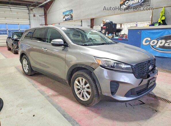 5XYPG4A56KG446582 2019 KIA SORENTO Серебряный Вид спереди