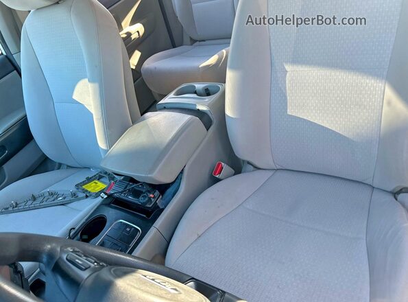 KNDMA5C14H6259678 2017 KIA SEDONA Серебряный Вид спереди